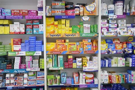 imagen de una farmacia con productos de venta libre para el bienestar