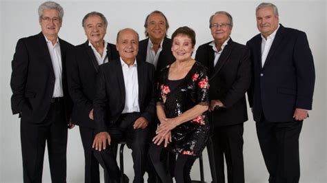 Ilustración de jóvenes cantantes de la Nueva Ola con vestimenta de la época.