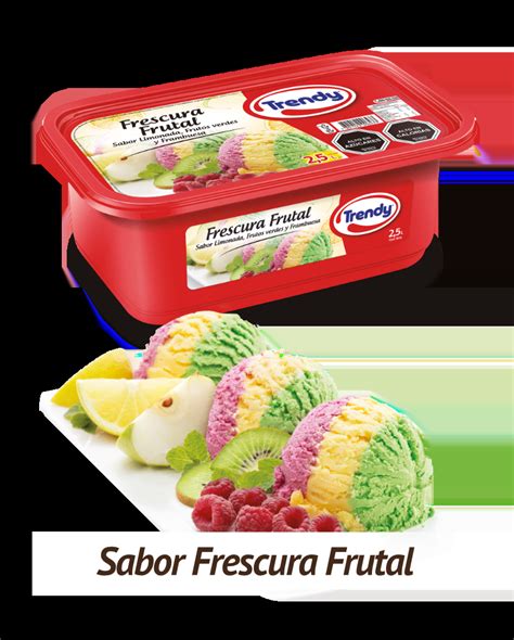 Cassata helada de tres sabores en un plato decorado con frutas confitadas