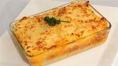 Gráfico nutricional comparativo entre el pastel de papas tradicional y su versión vegetariana, destacando el contenido de fibra y proteínas.