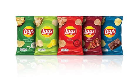 Foto de las diferentes variedades de papas fritas Lay's (clásicas, onduladas, horneadas)