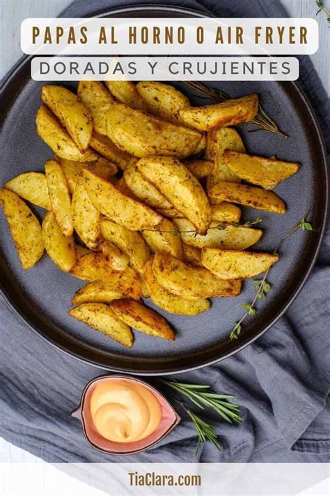 Infografía comparativa: Papas fritas tradicionales (mucho aceite) vs. Papas fritas al horno/air fryer (poco aceite), mostrando la diferencia en contenido graso.