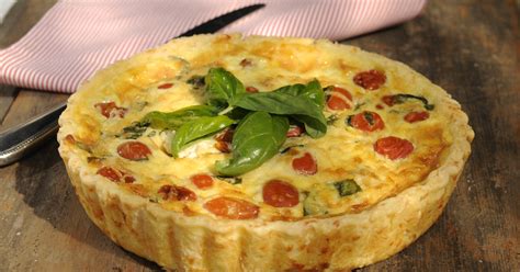 Tarta Caprese en porciones lista para servir, con los colores de Italia