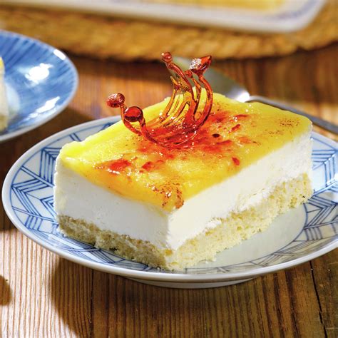 Tarta helada de bizcocho con yema quemada