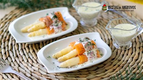 Canapés con espárragos blancos y salmón ahumado