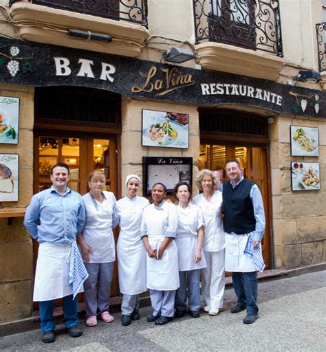 Fachada del Restaurante La Viña en San Sebastián