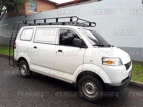 furgoneta APV con parrilla de techo instalada