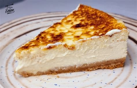 Tarta de queso en la nevera enfriándose