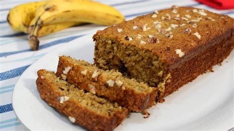 Plátanos maduros y avena como ingredientes principales para el queque