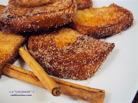 Torrijas recién hechas con azúcar y canela