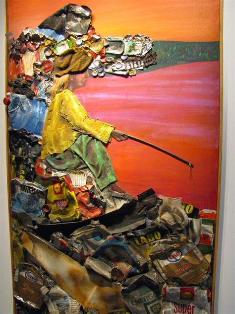 Detalle de un collage de Antonio Berni con materiales reciclados