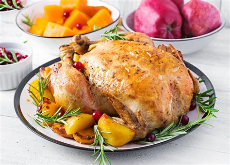 pavo relleno horneado con frutas y frutos secos