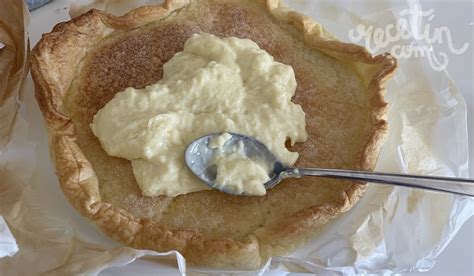 Crema pastelera recién hecha y enfriándose