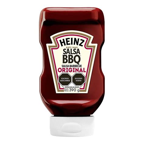 selección de diferentes botellas de salsa barbacoa de marcas variadas