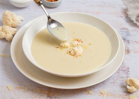 Plato de crema de coliflor con croutons