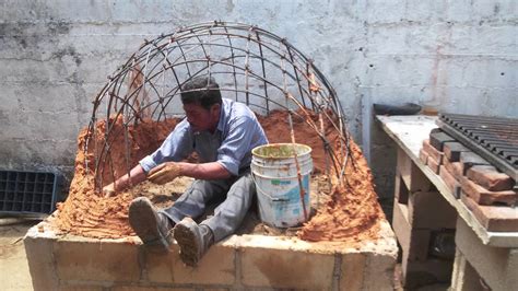 Construcción de un horno de barro artesanal