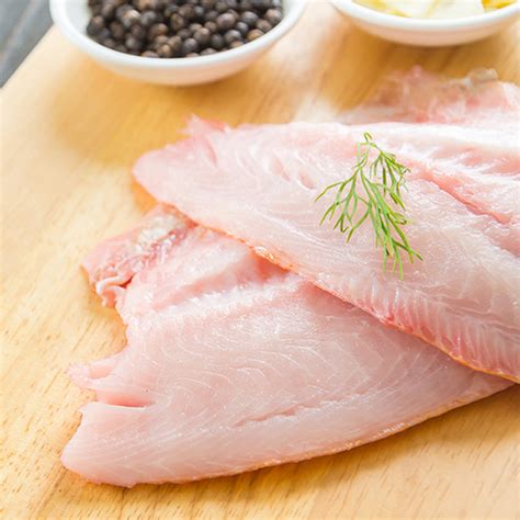 Filetes de reineta abiertos y condimentados
