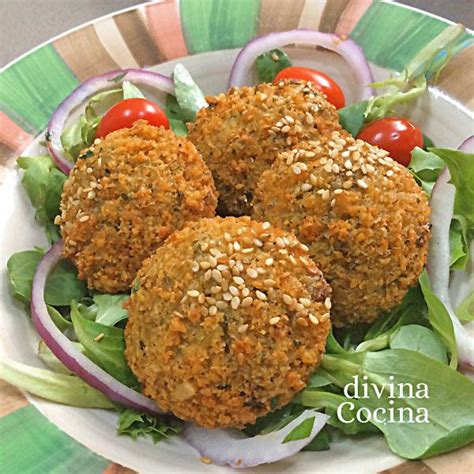 Esquema visual que compara la textura y método de preparación de falafel con garbanzos cocidos vs. garbanzos crudos.