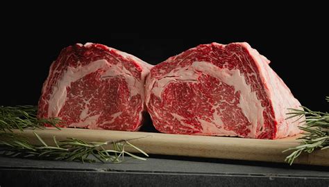 Fotografía de cortes de carne Angus de alta calidad.
