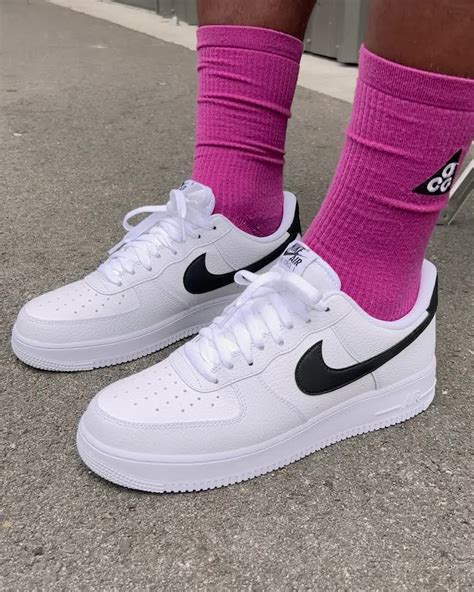 Primer plano de las Nike Air Force 1 Multi Pastel con detalles en diferentes tonos pastel