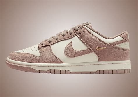 Variantes de Nike Dunk Low Mini Swoosh en diferentes tonos pastel y texturas