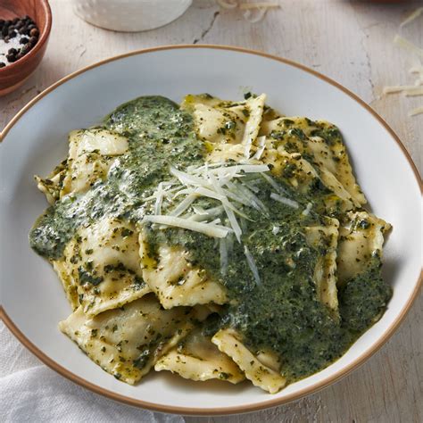 Ravioles de calabaza y ricota con salsa pesto