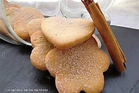 fotografía de galletas doradas espolvoreadas con azúcar y canela