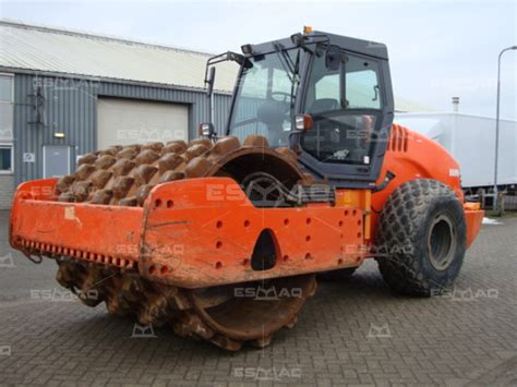 Rodillo de pata de cabra realizando compactación por amasado en suelo cohesivo