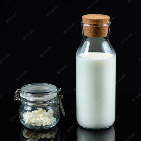 Gránulos de kéfir de leche en un frasco de vidrio
