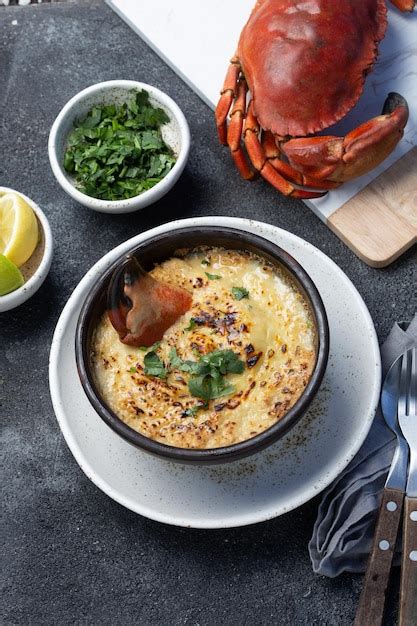 Gratín de jaiba con queso derretido