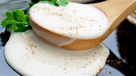 Foto de salsa bechamel cremosa