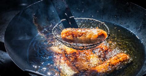 Esquema: Diferencias entre técnicas de fritura profunda y sofrito a fuego lento.