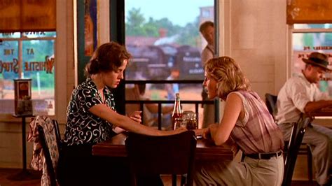 Escena de la lucha de comida entre Idgie y Ruth
