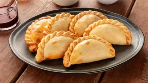 Foto de empanadas de avena con atún ya horneadas y doradas