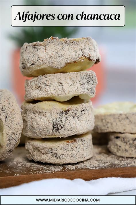 Ilustración de un bloque de chancaca y un alfajor relleno con nueces
