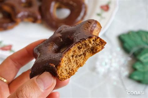 Galletas alemanas tipo Schwartzgebäck con glaseado y decoración de almendras