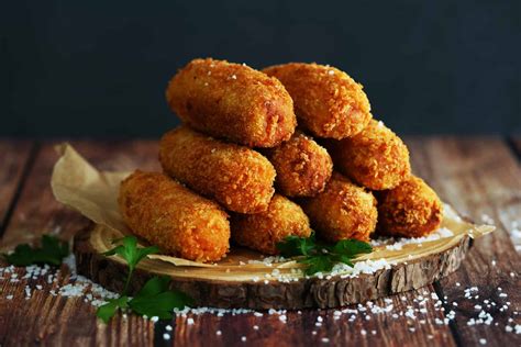 Imagen de croquetas con doble rebozado.