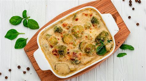 Alimentos gratinados y horneados, mostrando una textura crujiente y dorada.
