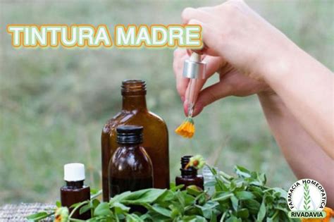 Líquido filtrado de una tintura madre envasado en un frasco gotero oscuro.