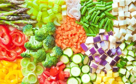 Variedad de verduras frescas cortadas para la chorrillana