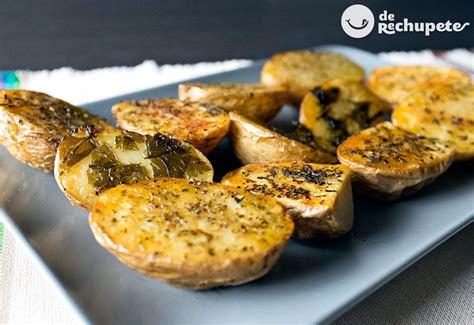 Fotos de papas asadas con hierbas y especias
