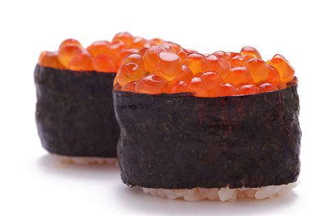 Gunkan sushi con huevas de pescado