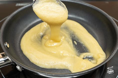 Infografía con los pasos básicos para hacer un roux y una salsa de queso