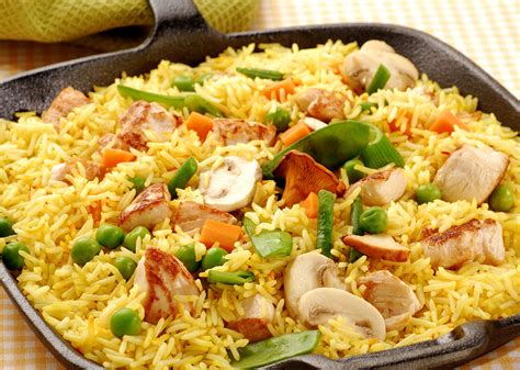 Variedad de ingredientes frescos para arroz a la valenciana