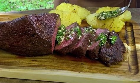 Fotografía de posta paleta asada a la parrilla con acompañamientos