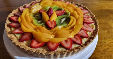 Tarta de frutas sin gluten terminada y decorada