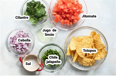 Ingredientes frescos para pico de gallo y fajitas de tempeh