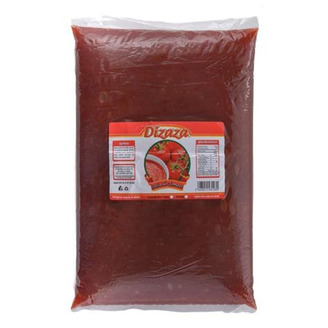 Cubos de salsa de tomate congelados en una bolsa