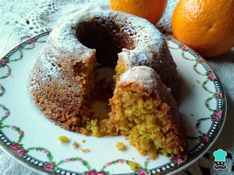 Budín de avena y naranja decorado con ralladura de naranja