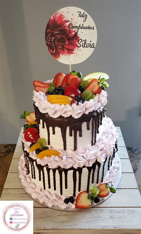 Esquema de una torta de dos pisos con soportes internos de brochetas